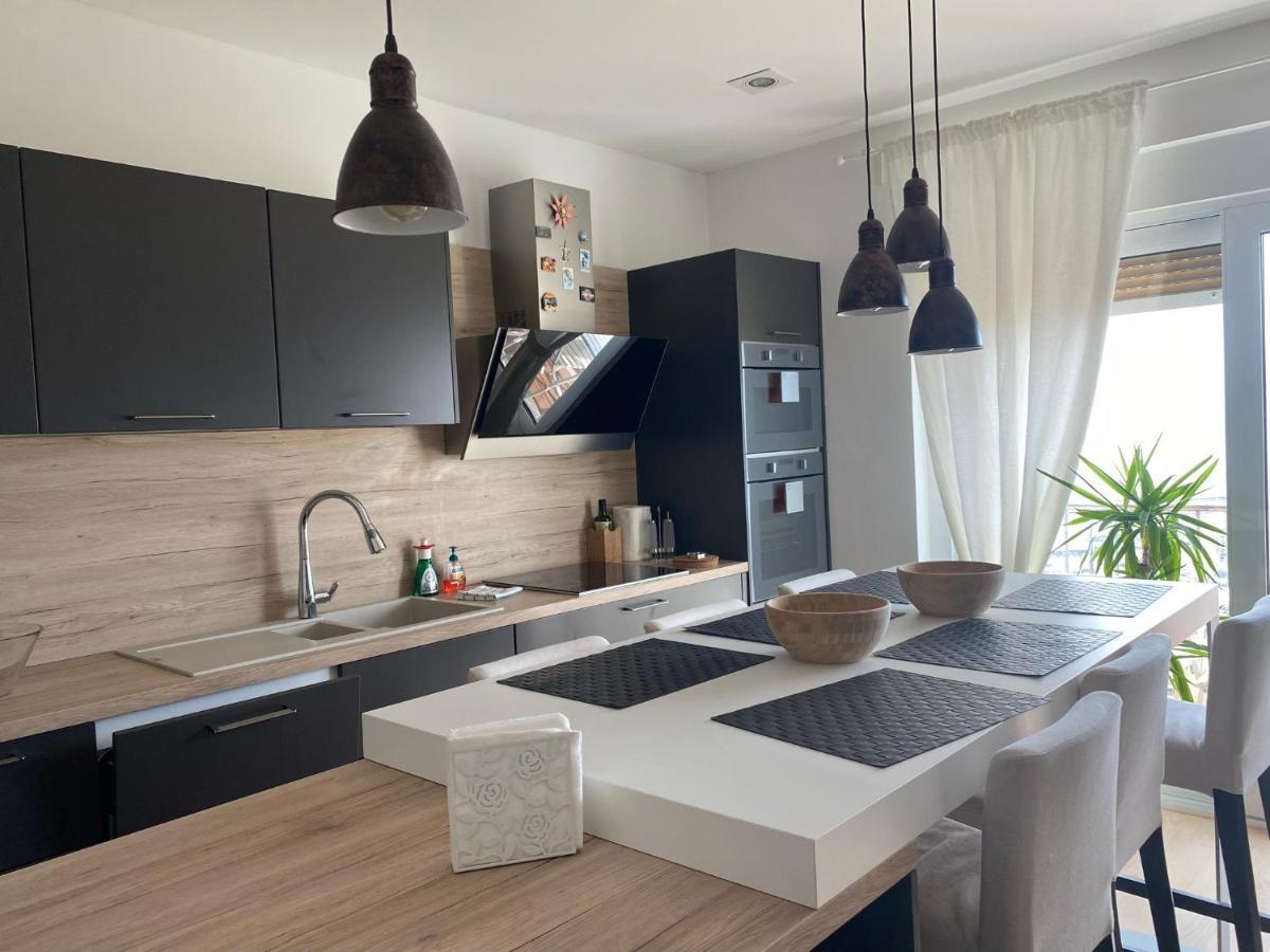 Linden Trsat With Balcony Apartment